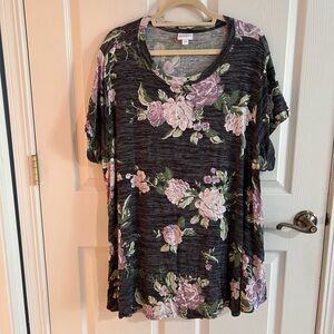 LuLaRoe “Erika” Black/Grey Floral Short Sleeve Top